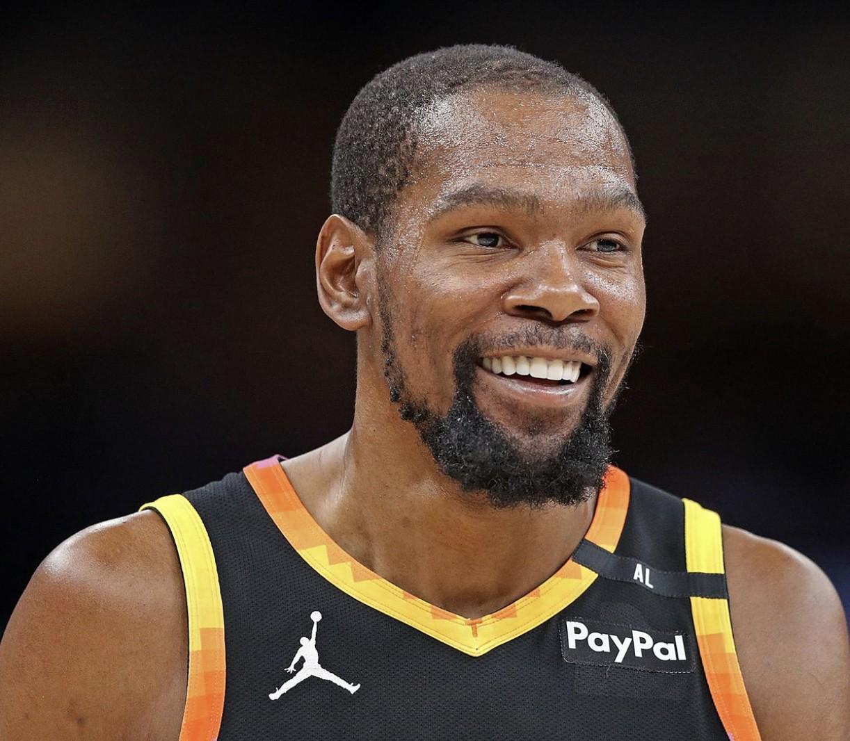 美媒:杜兰特秘密支付9岁女童脑瘤手术费,数月后才被医院公开善举