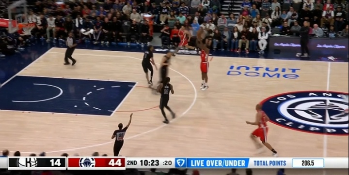 开云-某3号1米83男性准备进场！第二节还有10+分钟 快船领先篮网33分了