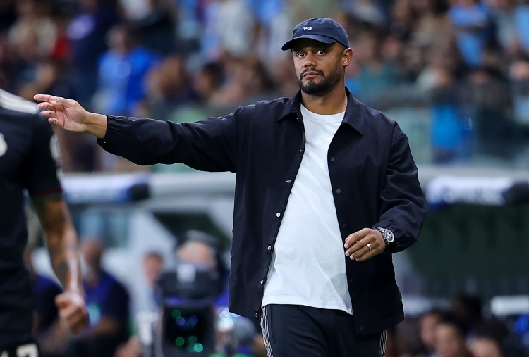 开云体育下载-图片报：孔帕尼罕见进行公开训练，2200名球迷现场观看