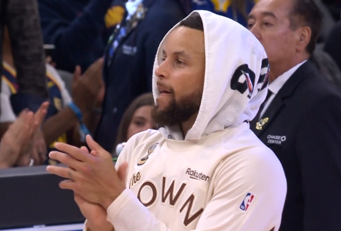 开云官网-库里：这也是我们在穆迪术后第一次见到他 球迷为他送上爱与支持